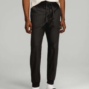 Lululemon ABC Jogger *Warpstreme
Black